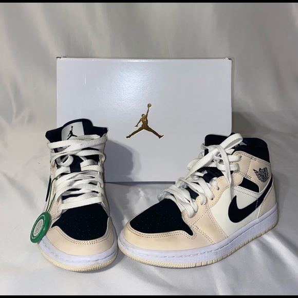 NIKE Air Jordan 1 MID Sneakers - Picture 7 of 12